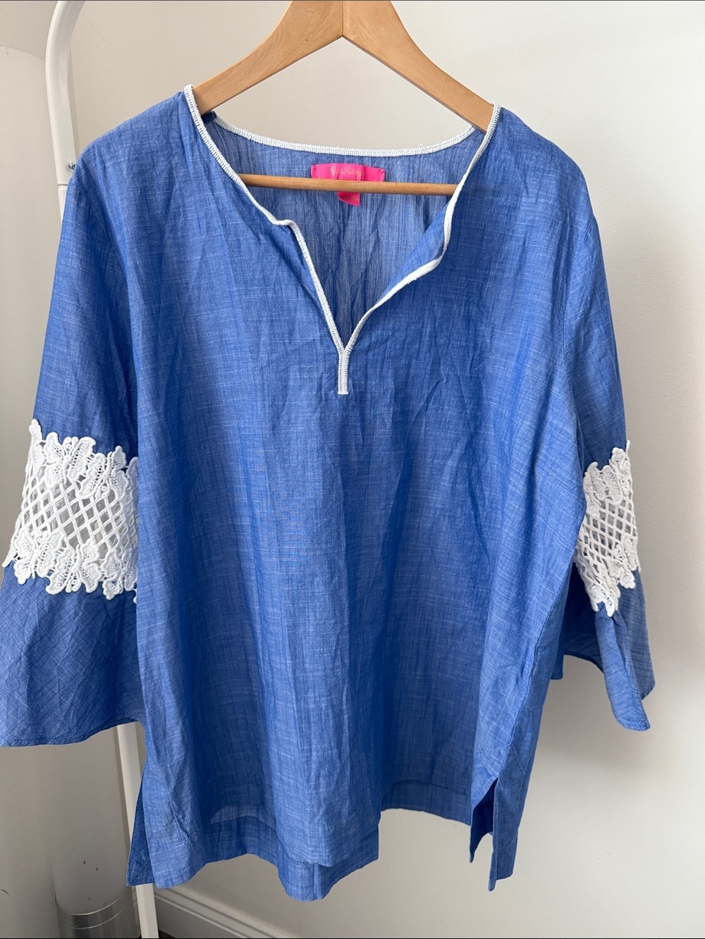 Lilly Pulitzer Blue Tunic with White Lace Sleeve Size XL